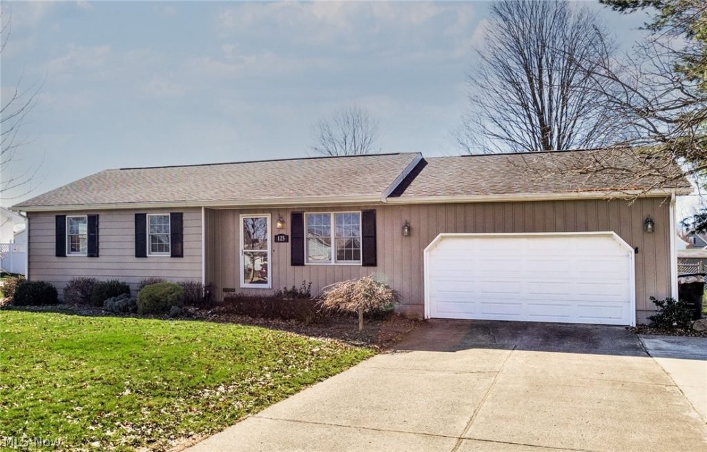 125 Bittersweet Drive, Columbiana, OH