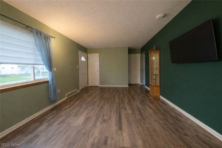 30405 Vineyard Road, Willowick, OH - Photo 3