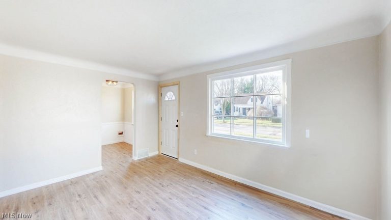 14732 Grapeland Avenue, Cleveland, OH - Photo 4