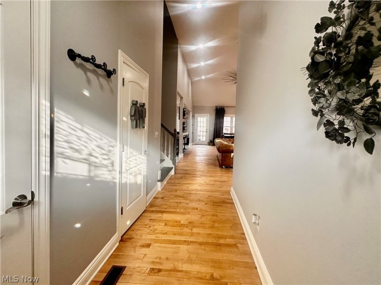 9 River Side Drive, Rocky River, OH - Photo 3