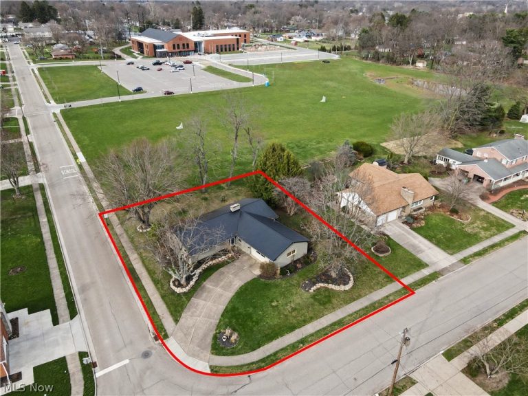 701 Edgewood Street, North Canton, OH - Photo 2