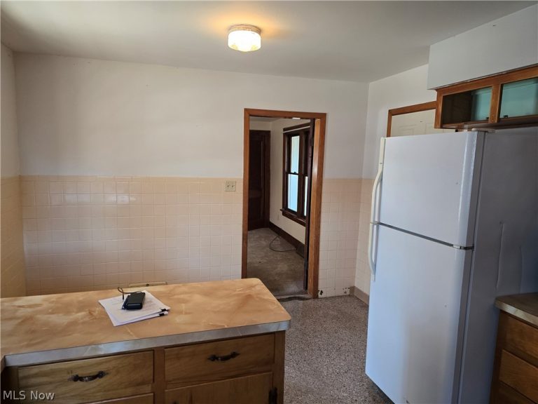 267 Milan Avenue, Amherst, OH - Photo 6