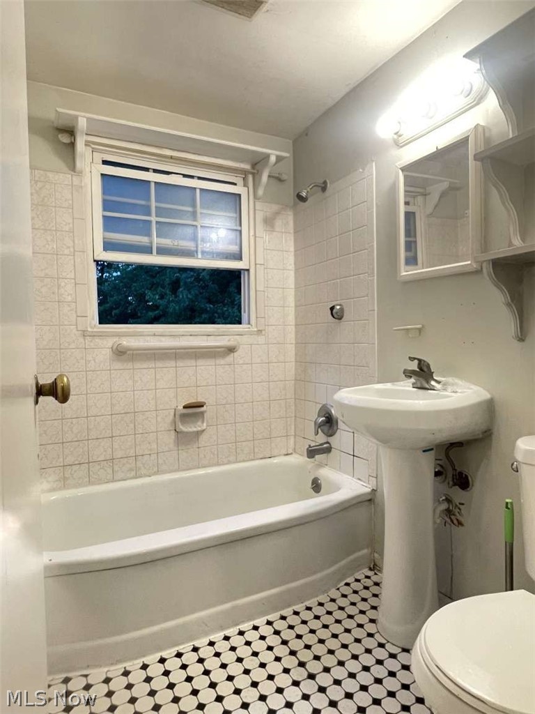 442 Clearview Drive #U9, Euclid, OH - Photo 3