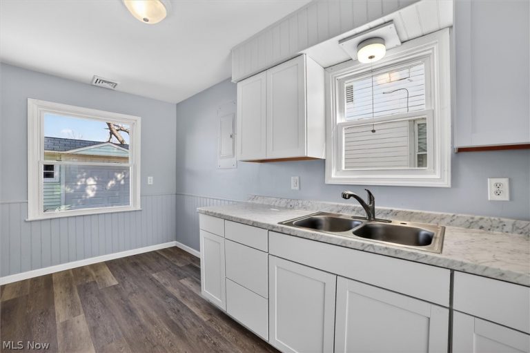 13510 Bennington Avenue, Cleveland, OH - Photo 8