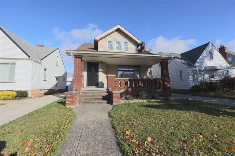 6502 Farnsworth Drive, Parma, OH, 44129