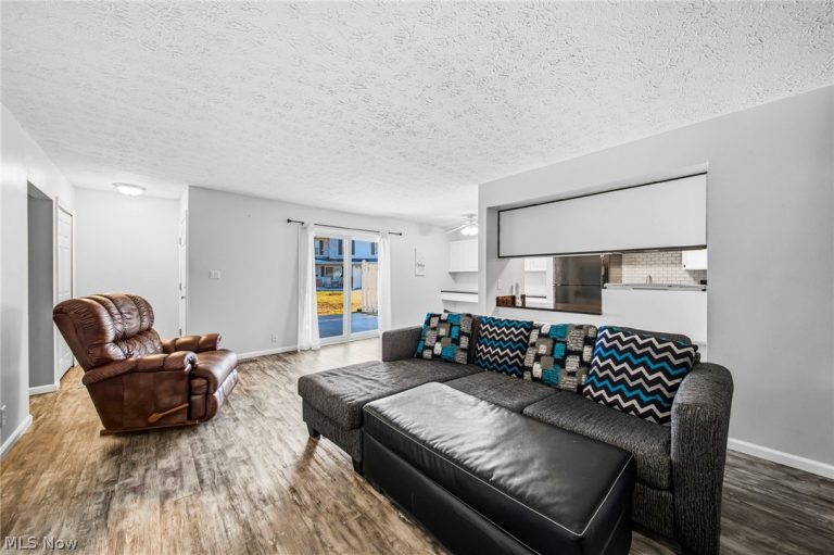 7981 Carriage Circle #B, Mentor, OH - Photo 6