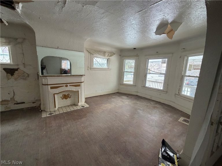 10708 Grantwood Avenue, Cleveland, OH - Photo 2