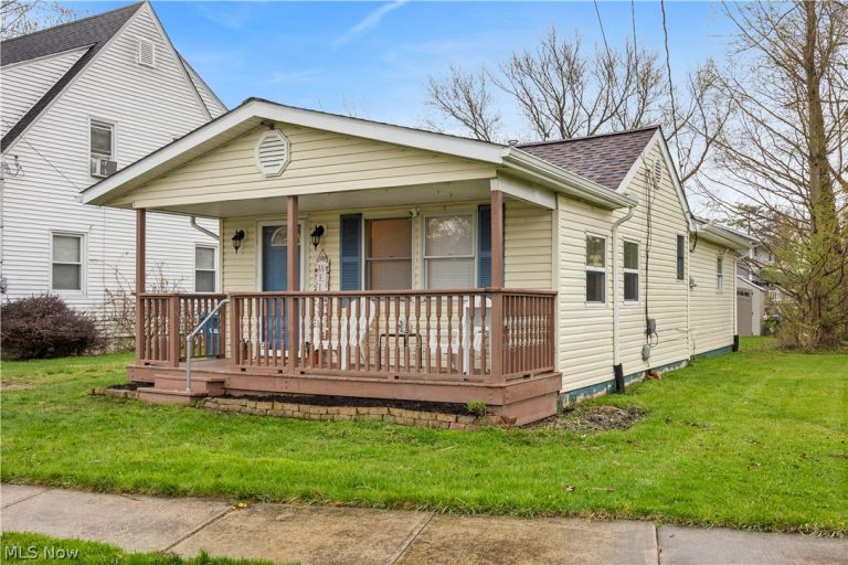 4556 Hawthorne Avenue, Sheffield Lake, OH - Photo 2