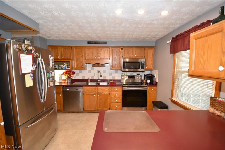804 Texas Avenue, McDonald, OH - Photo 6