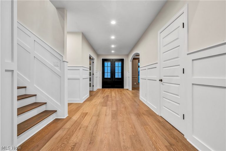 690 Club Drive, Aurora, OH - Photo 4