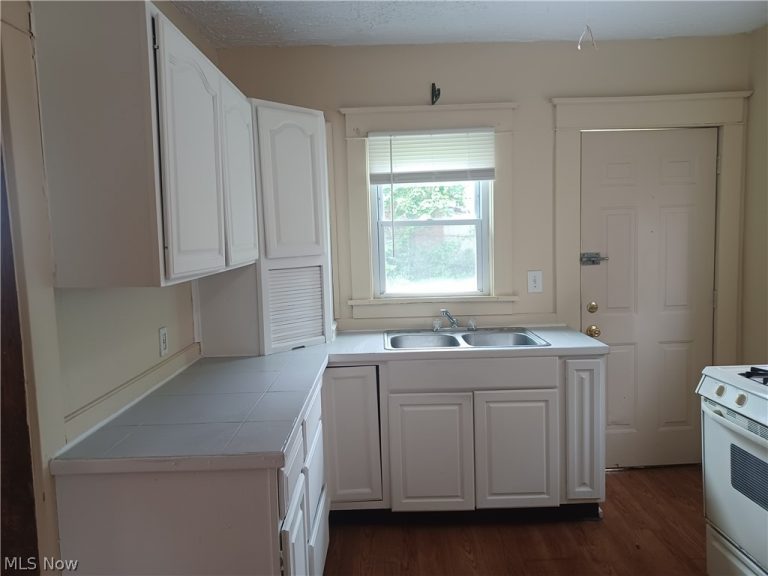 50 Hazelwood Avenue, Youngstown, OH - Photo 8