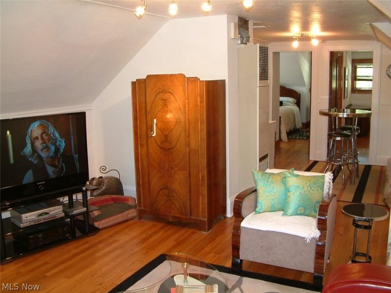 13834 Clifton Boulevard, Lakewood, OH - Photo 2