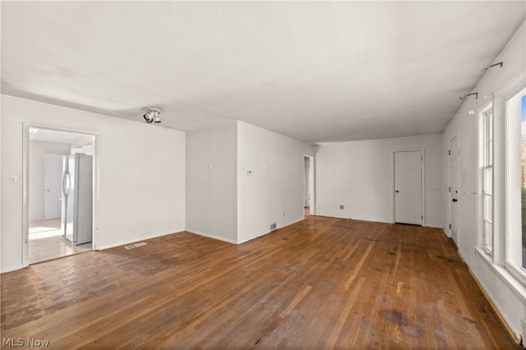 5120 Lake Vista Drive, Solon, OH - Photo 5