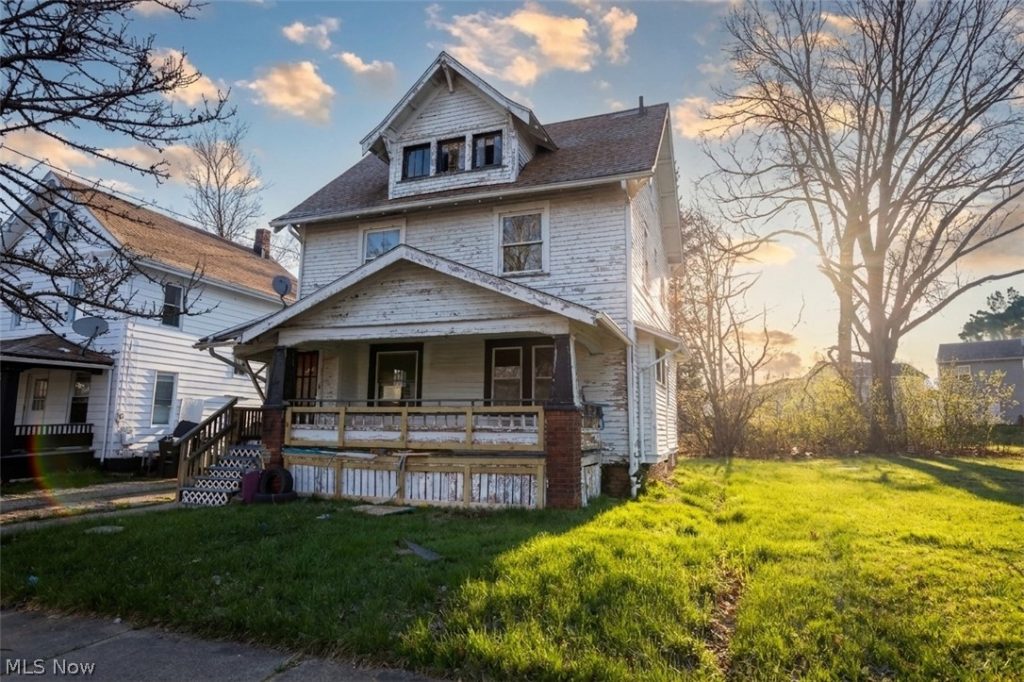 557 Wildwood Avenue, Akron, OH