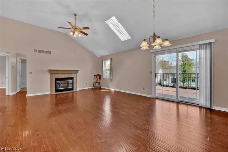 9561 Cyprus Lane, Olmsted Falls, OH - Photo 8