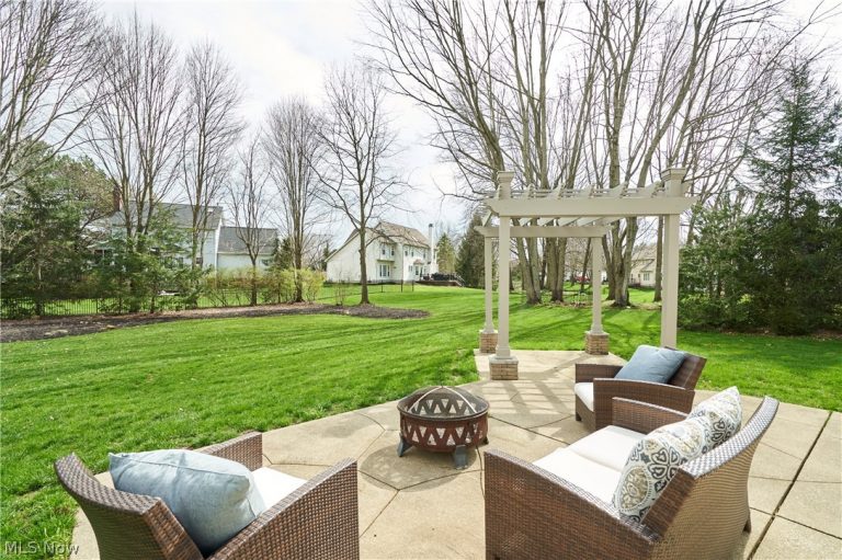 753 Sunridge Road, Fairlawn, OH - Photo 2