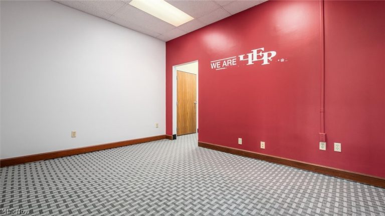 927 Wheeling Avenue #206, Cambridge, OH - Photo 4