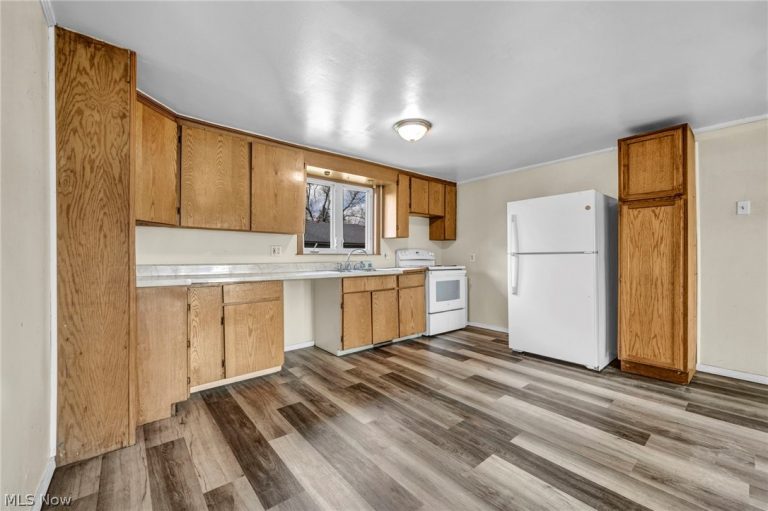 2727 Mcelwain Road, Akron, OH - Photo 8