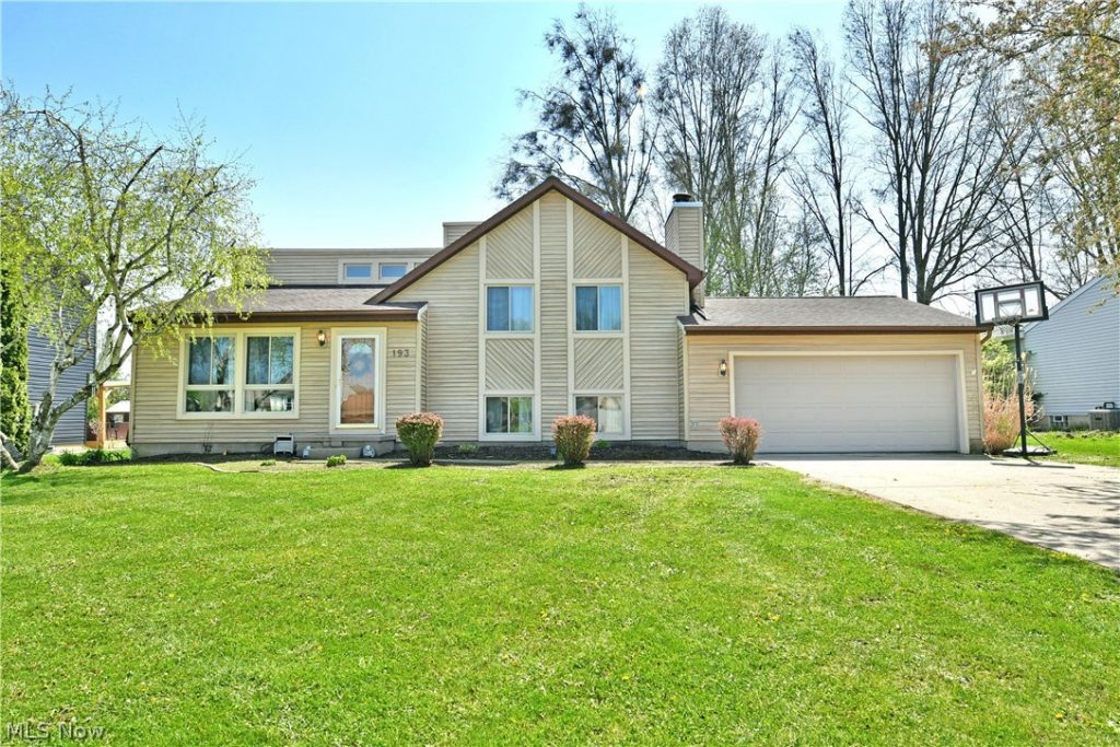 193 Chapel Hill Drive, Warren, OH