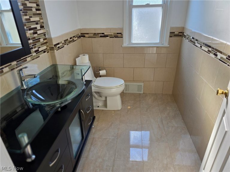 5820 Wilson Mills Road, Highland Hills, OH - Photo 8