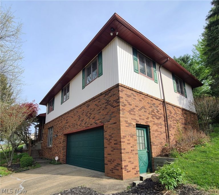 106 Martha Drive, St Clairsville, OH - Photo 3