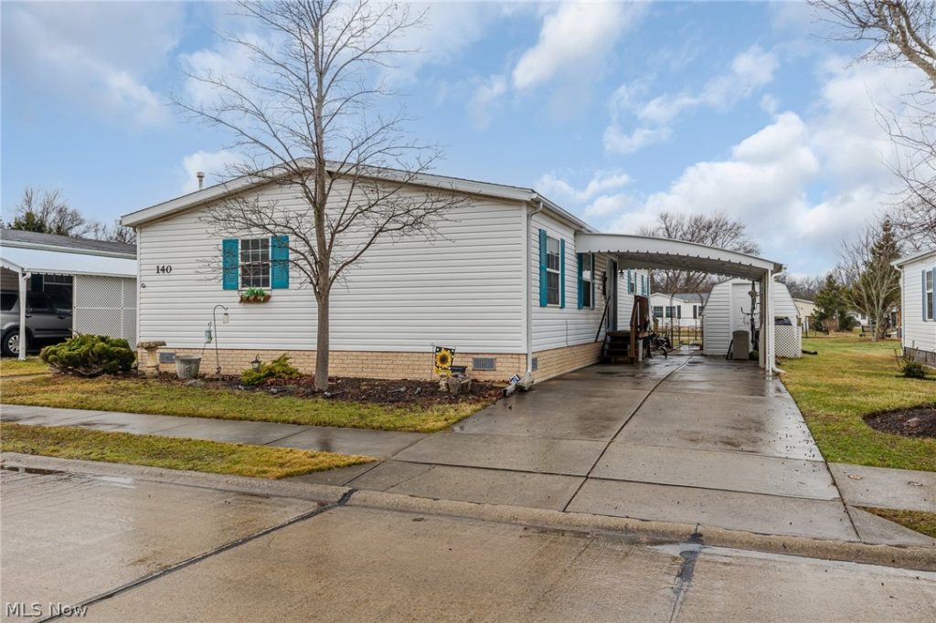 140 Luxor Lane, Amherst, OH