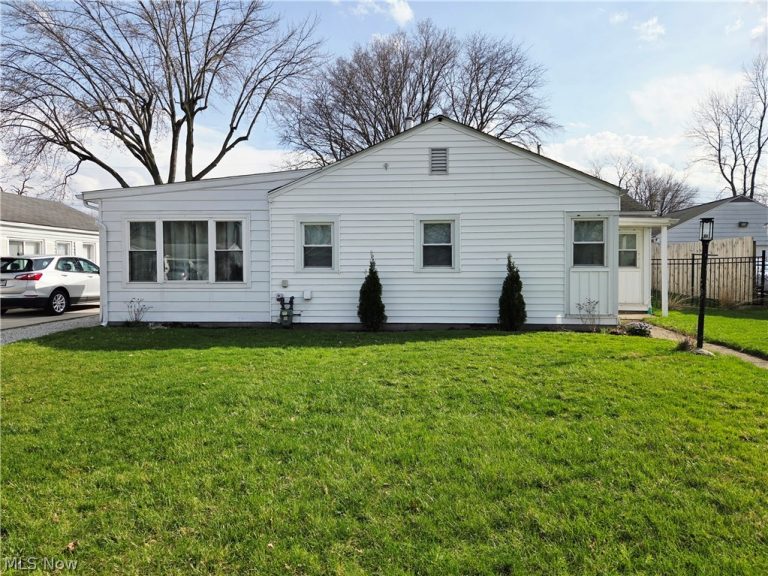 659 Weller Road, Elyria, OH - Photo 2