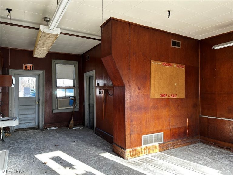 70 Chestnut Street, Jefferson, OH - Photo 5