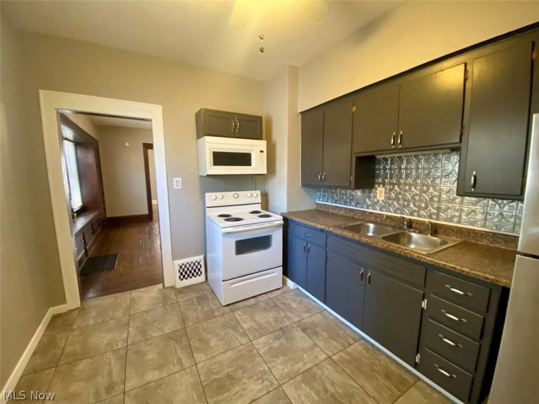 418 Crestwood Avenue #1, Akron, OH - Photo 5