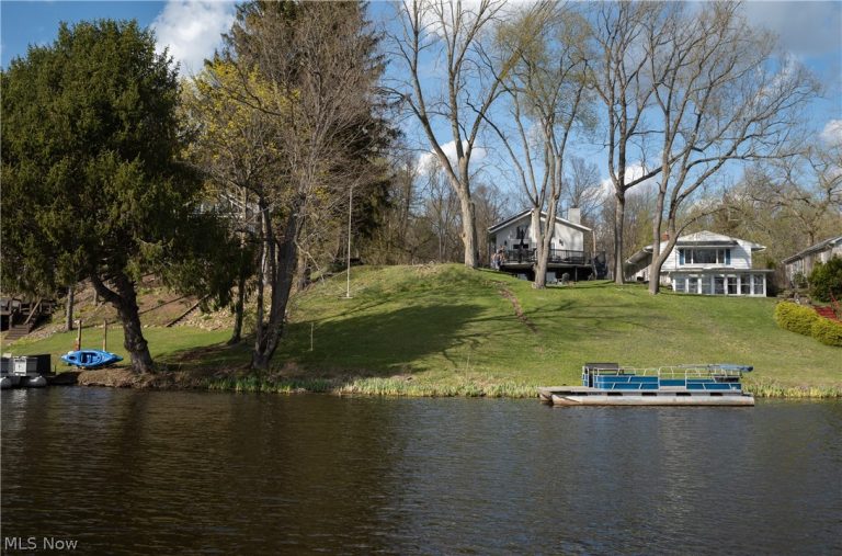 73 Cherry Drive, North Canton, OH, 44720