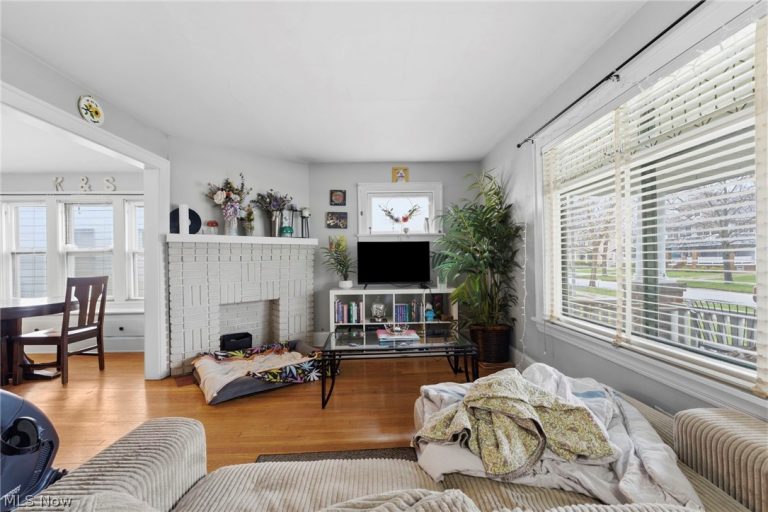 2161 Carabel Avenue, Lakewood, OH - Photo 6