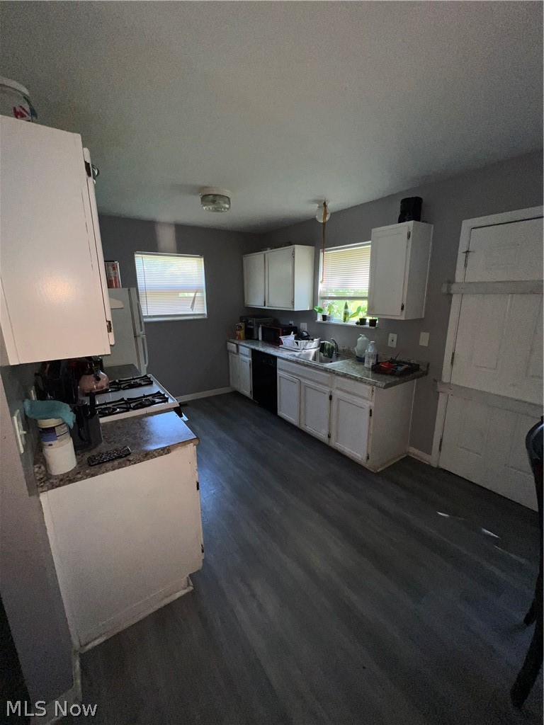 9702 Gaylord Avenue, Cleveland, OH - Photo 4