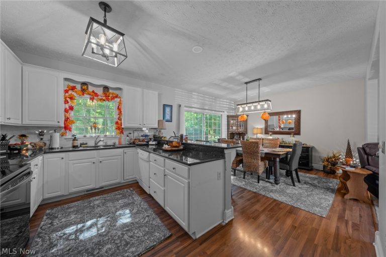 3953 Hilltop Drive, Vermilion, OH - Photo 4