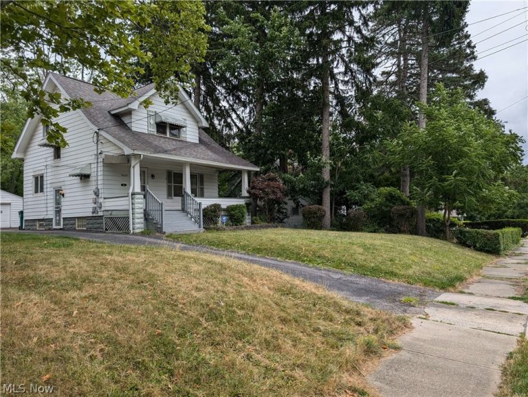 16029 Friend Avenue, Maple Heights, OH - Photo 2