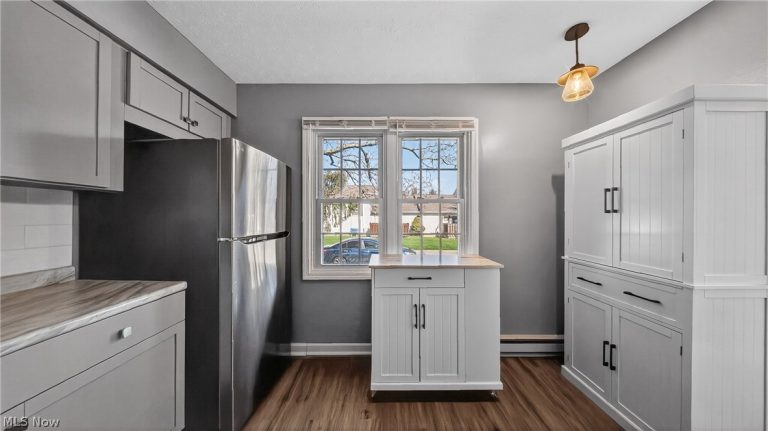 5236 Creekside Boulevard, Brunswick Hills, OH - Photo 6