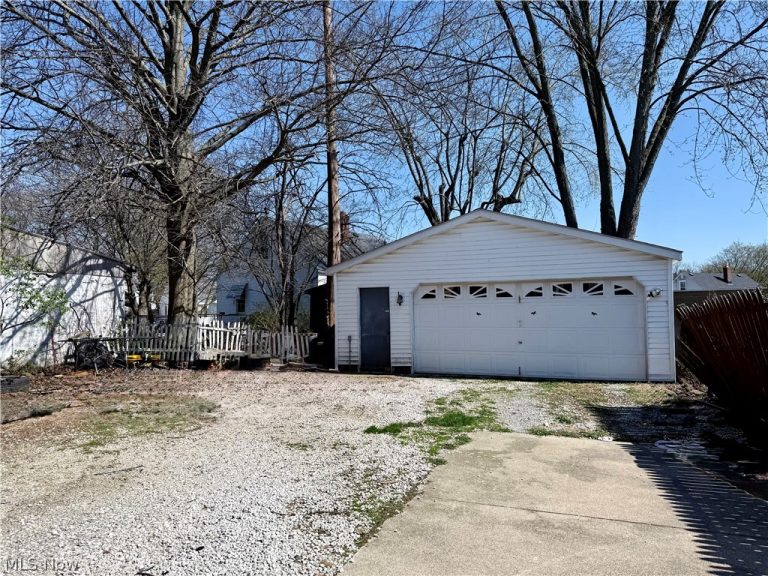 677 Eastland Avenue, Akron, OH - Photo 3