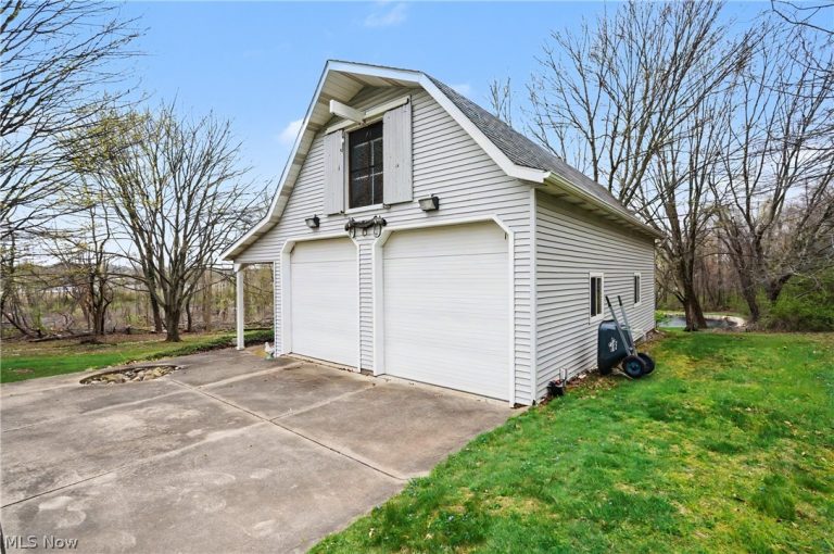 402 Broadview Road, Tallmadge, OH - Photo 8