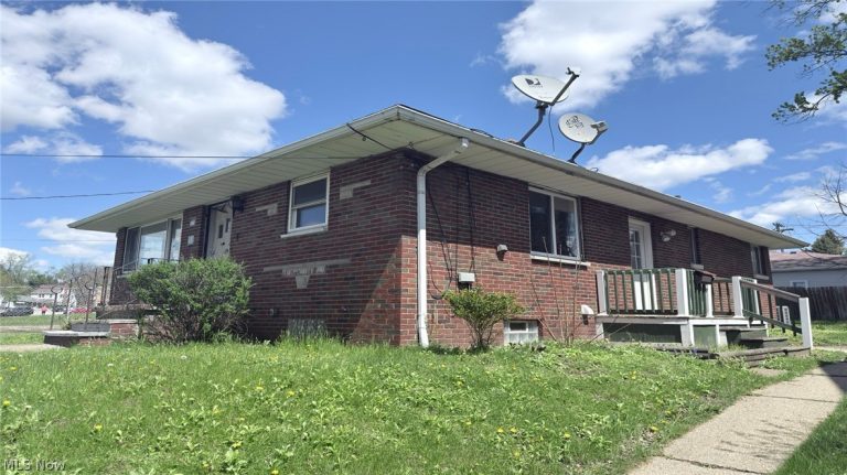 785 Brittain Road, Akron, OH - Photo 3