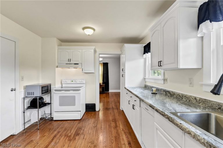 471 Columbus Street, Bedford, OH - Photo 4