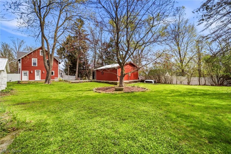 214 Hambden Street, Chardon, OH - Photo 8