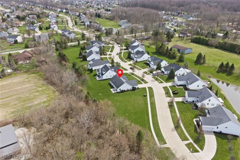 39292 Camelot Way, Avon, OH - Photo 4