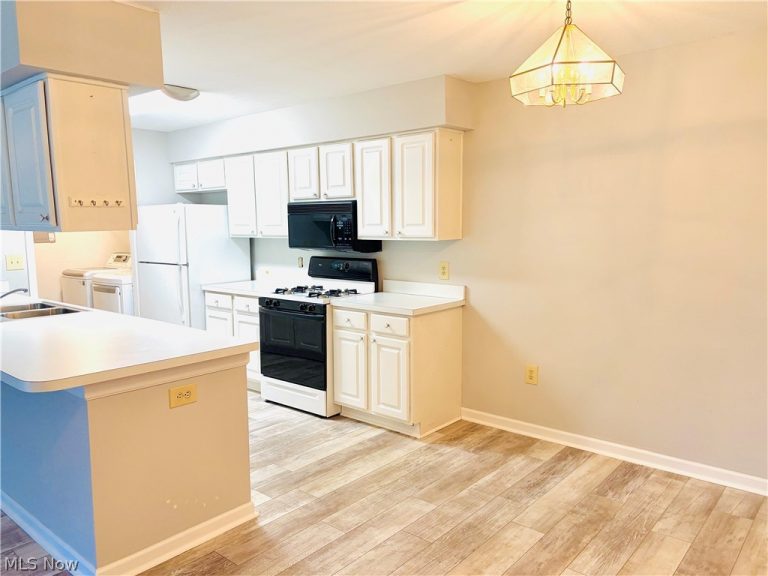 22671 Lenox Drive, Fairview Park, OH - Photo 6