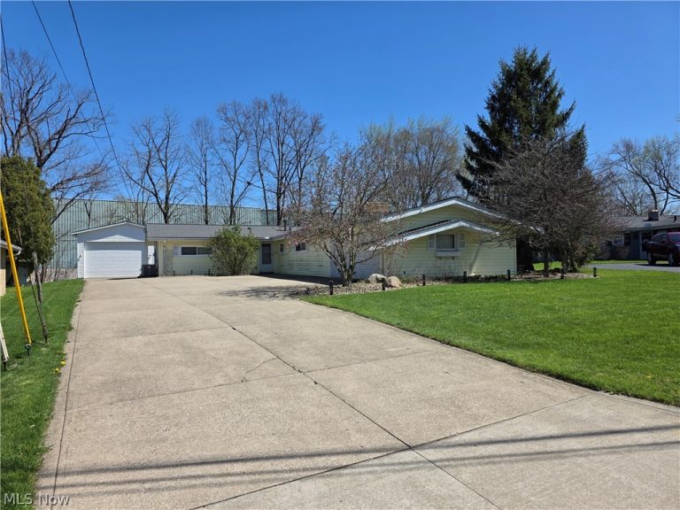 9061 Cranbrook Drive, Northfield, OH - Photo 2