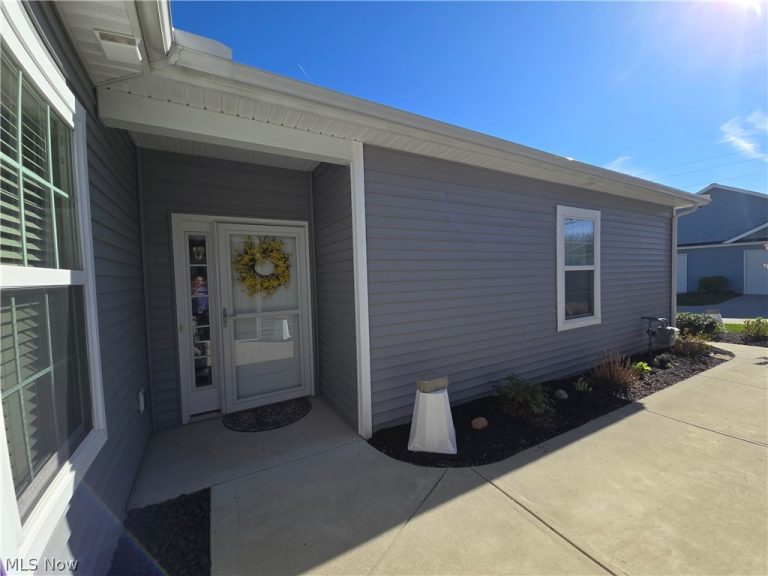 413 Deer Crossing, Elyria, OH - Photo 2