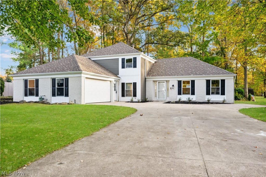 20121 Driftwood Court, Strongsville, OH