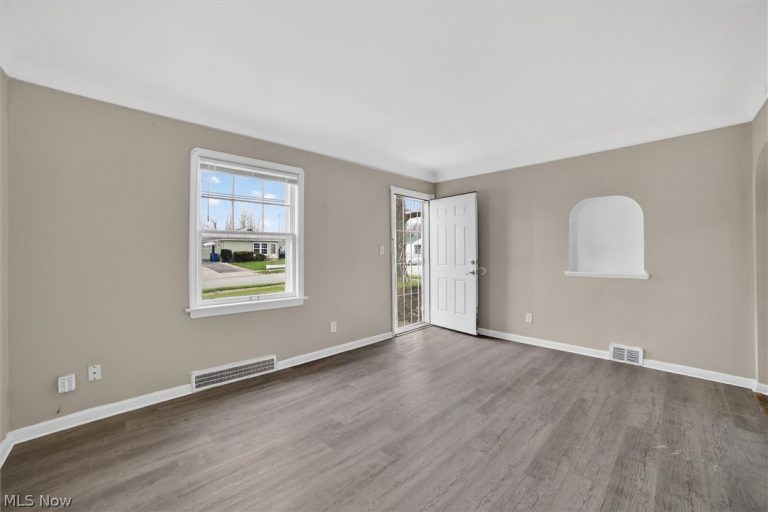 17208 Lipton Avenue, Cleveland, OH - Photo 3