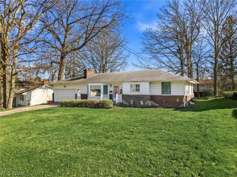 3337 Kingston Lane, Youngstown, OH - Photo 2
