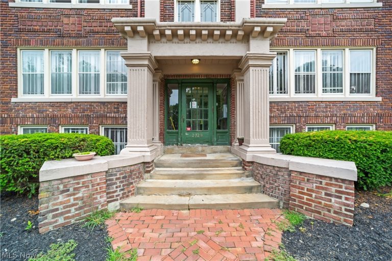 2729 Euclid Heights Boulevard, Cleveland Heights, OH - Photo 2