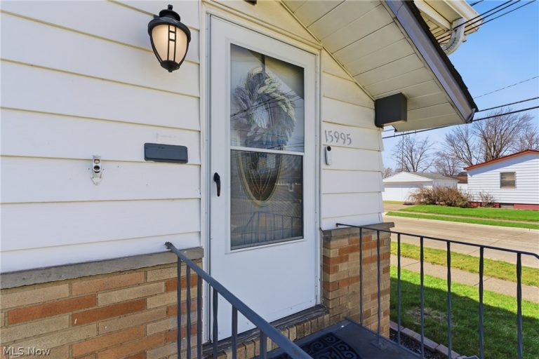 15995 Paulding Boulevard, Brook Park, OH - Photo 6