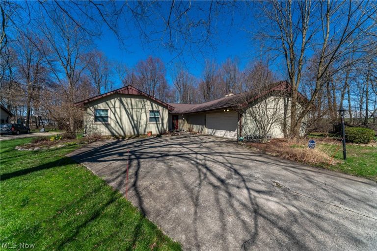 19717 Sagamore Road, Walton Hills, OH - Photo 2